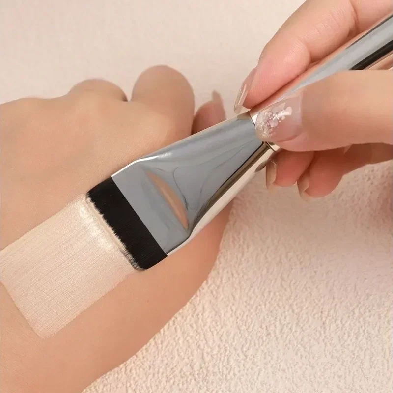 Beauty Queen Makeup - 超薄型ファンデーション ブラシ 軽量で薄いフェイス コンター ブラシ フラット