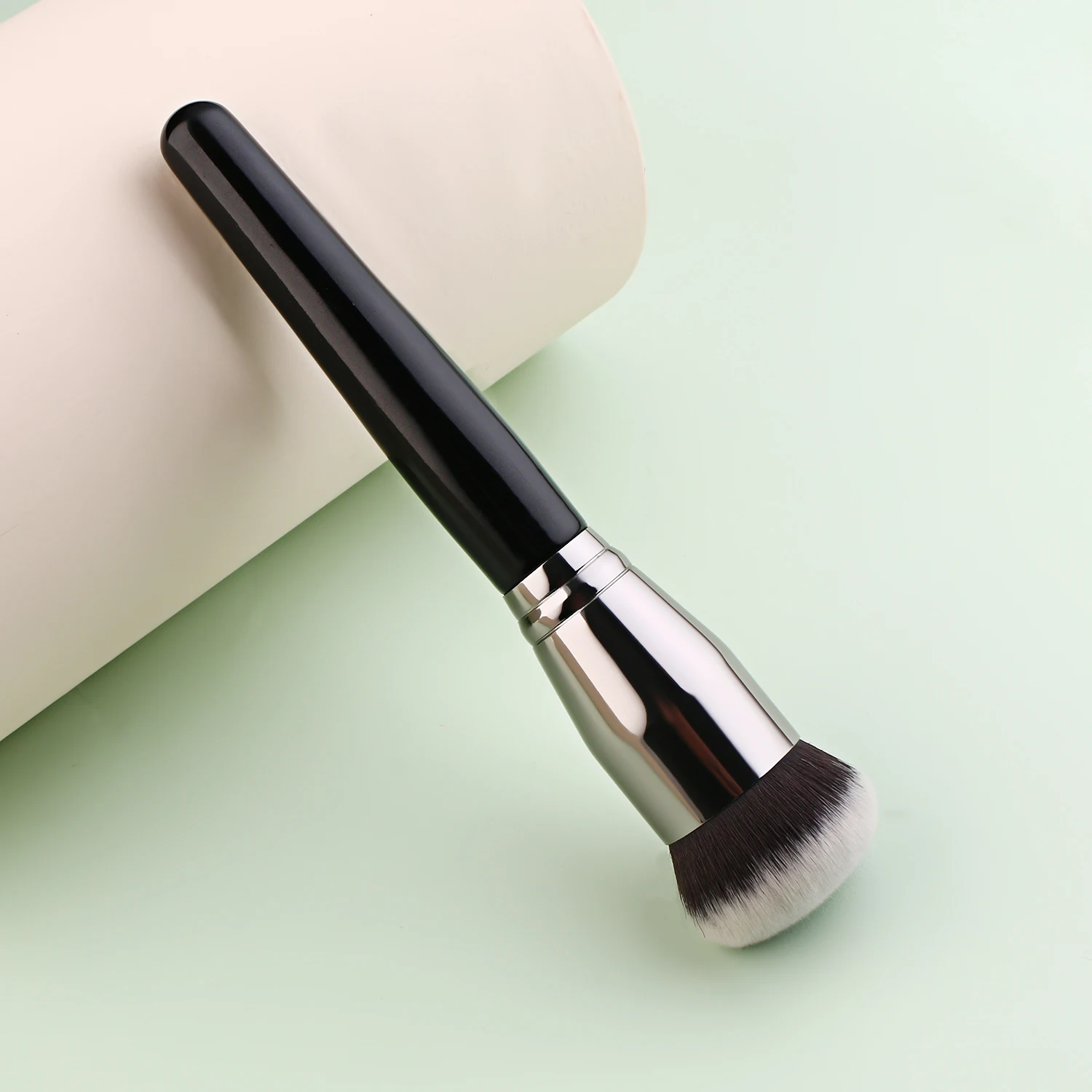 黒色のファンデーションメイクブラシ、クリームファンデーション - Beauty Queen Makeup のレビューと価格