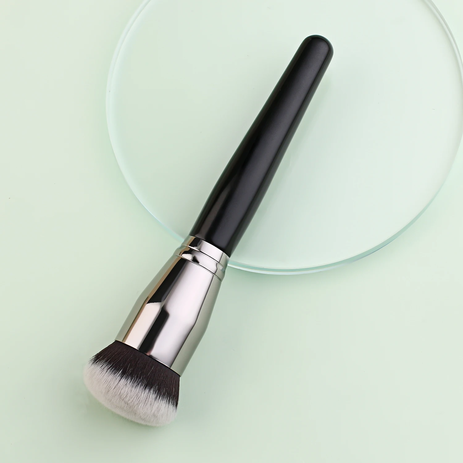 黒色のファンデーションメイクブラシ、クリームファンデーション - Beauty Queen Makeup のレビューと価格
