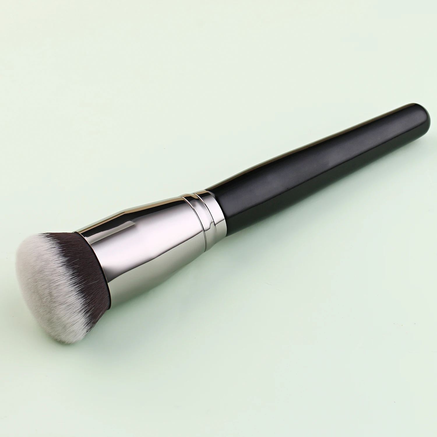 黒色のファンデーションメイクブラシ、クリームファンデーション - Beauty Queen Makeup のレビューと価格